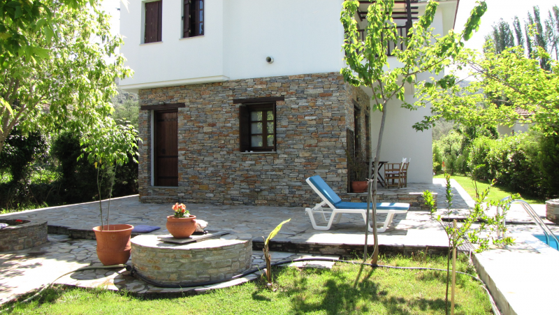 Eleni Villa